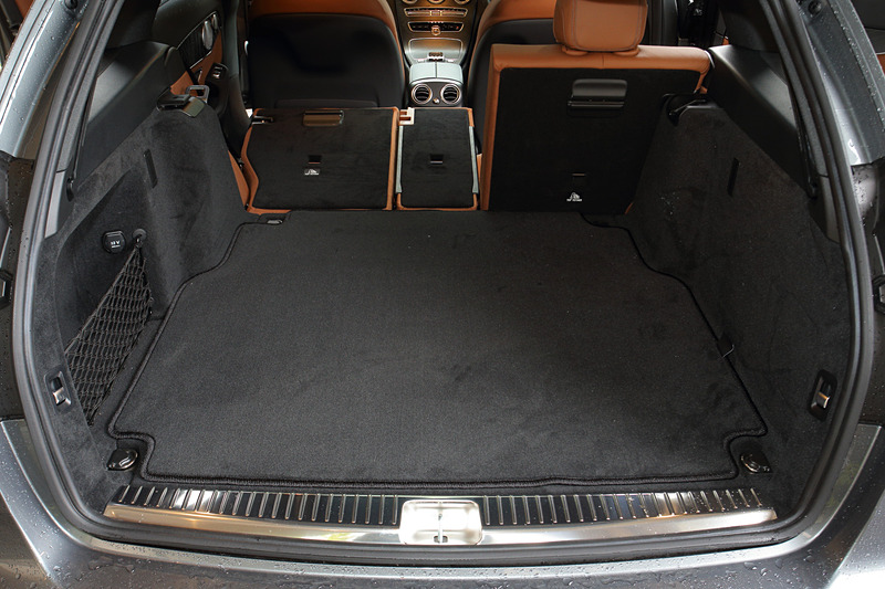 インテリアカラーはサドルブラウン/ブラック