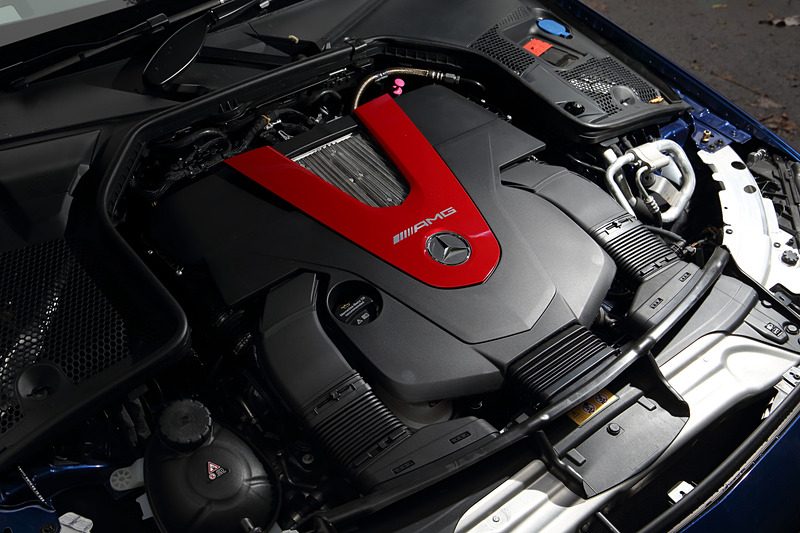 V型6気筒DOHC 3.0リッター直噴ツインターボ「M276」型エンジン。最高出力は287kW（390PS）/6100rpm、最大トルクは520Nm（53.0kgfm）/2500-5000rpmを発生