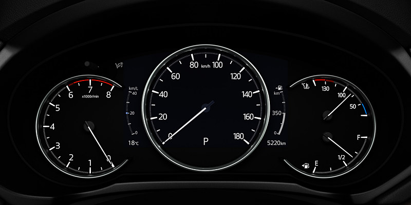 ガソリンエンジン搭載車のメーターパネル