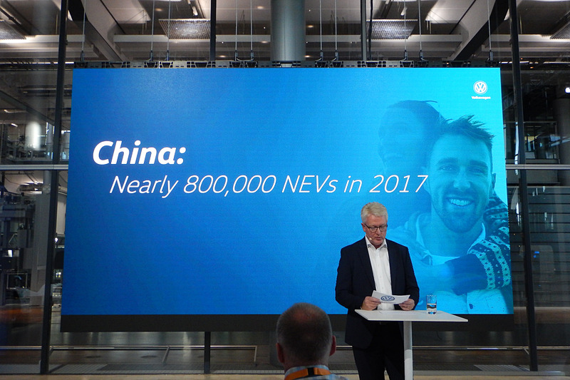 中国で電動車両が2017年に新車登録された数は約80万台。世界的に電動車両の登録台数が伸び続けている