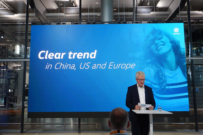 中国で電動車両が2017年に新車登録された数は約80万台。世界的に電動車両の登録台数が伸び続けている