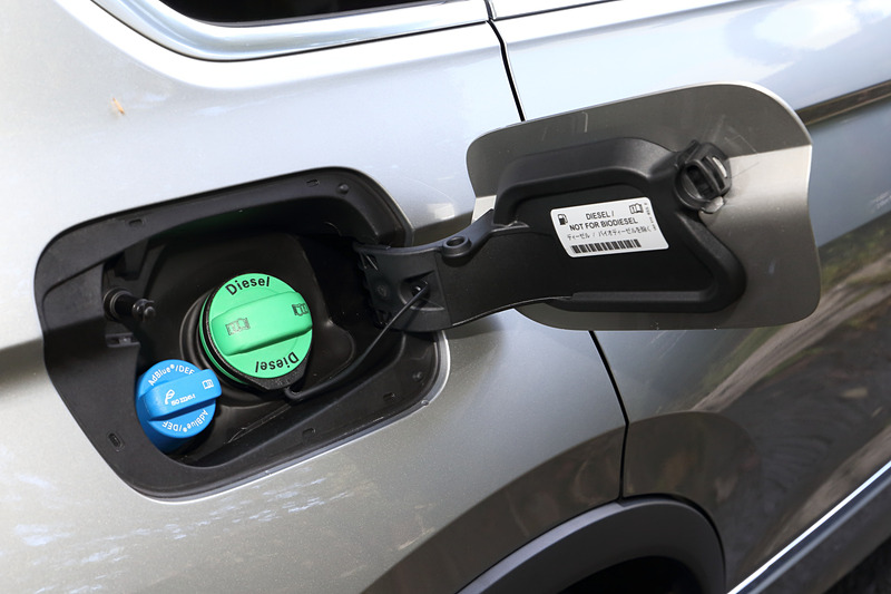 直列4気筒DOHC 2.0リッターディーゼルターボエンジン「TDI」は最高出力110kW（150PS）/3500-4000rpm、最大トルク340Nm（34.7kgfm）/1750-3000rpmを発生。排ガス後処理システムとして酸化触媒、SCR（選択触媒還元）、DPF（ディーゼルパティキュレートフィルター）などを採用することで日本のポスト新長期排ガス規制に適合する