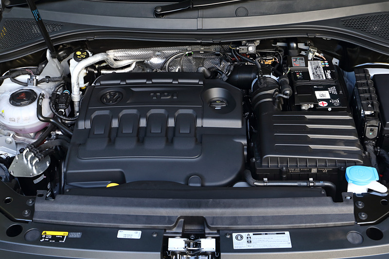 直列4気筒DOHC 2.0リッターディーゼルターボエンジン「TDI」は最高出力110kW（150PS）/3500-4000rpm、最大トルク340Nm（34.7kgfm）/1750-3000rpmを発生。排ガス後処理システムとして酸化触媒、SCR（選択触媒還元）、DPF（ディーゼルパティキュレートフィルター）などを採用することで日本のポスト新長期排ガス規制に適合する