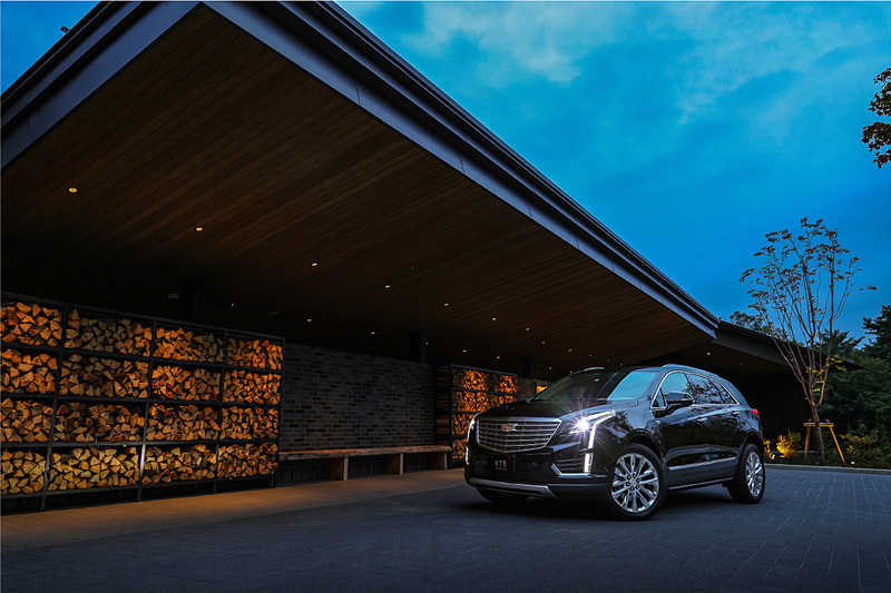 日本市場導入1周年を記念した特別仕様車「キャデラック XT5 CROSSOVER URBAN BLACK SPECIAL」