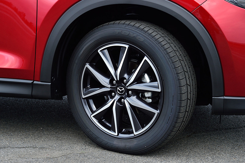 タイヤサイズは19インチ