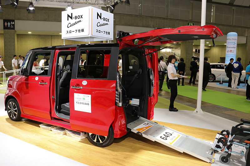 「N-BOX カスタム スロープ仕様車」