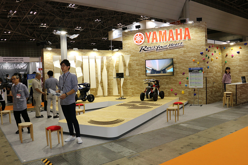 ヤマハブースではYNF-01の走破性をアピールする展示が行なわれていた