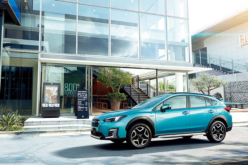 「XV」の改良で、水平対向エンジンと電動化技術を組み合わせた「e-BOXER」を搭載したグレード「Advance」を追加