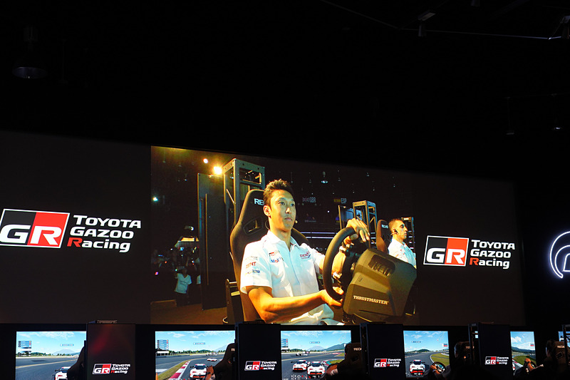 ドライバーは全員、真顔でレースをしていた