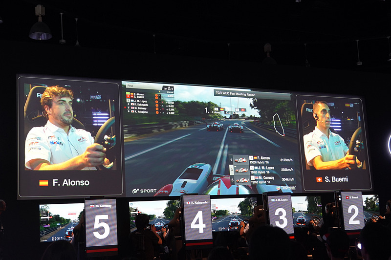 レースを盛り上げたアロンソ選手とブエミ選手のバトル