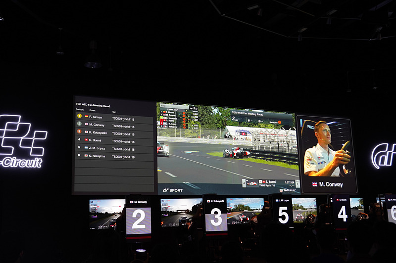 最終ラップでブエミ選手がスピン。変わってコンウェイ選手が2位に上がる