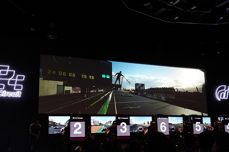 アロンソ選手とコンウェイ選手のバトルはフィニッシュライン直前まで続いた