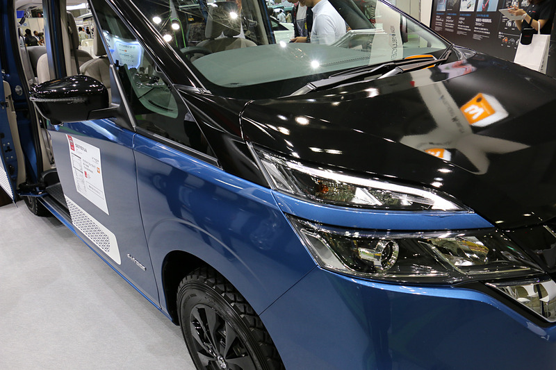 カッティングシートを使ってボディをドレスアップ