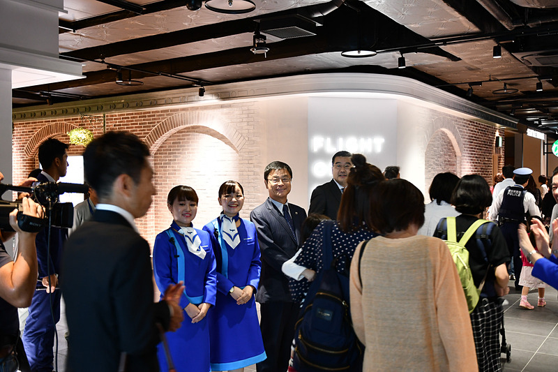 オープンから10分以上入場者は途切れなかった