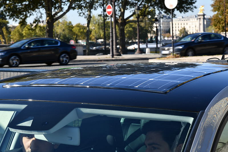 ちなみに48Vプラグインハイブリッド車のルーフには太陽電池が。航続距離を数km伸ばすことができるという