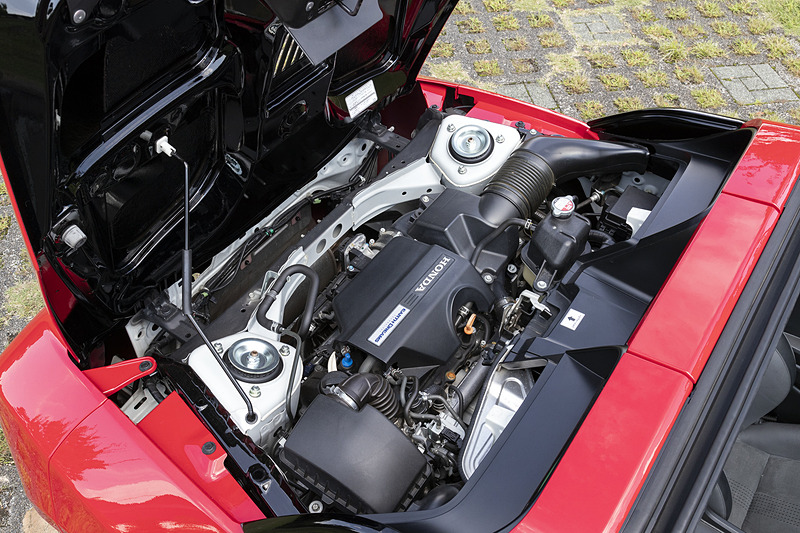 前後フードを開けた状態