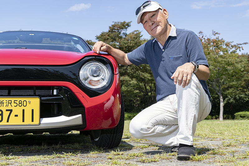 専用品のヘッドライトを中心に、フロントマスクは全面的に刷新されている。とくに丸形ヘッドライトが生み出すファニーな雰囲気は、オリジナルのシャープな印象とは対照的だ