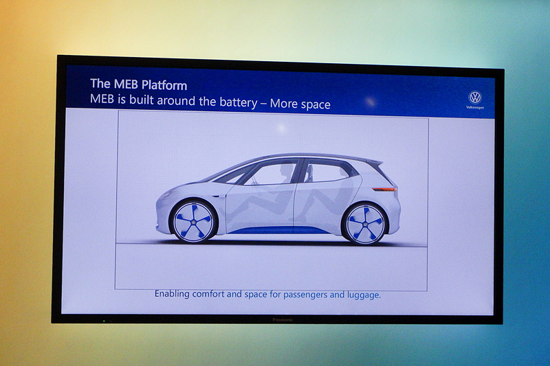MEBプラットフォームではバッテリーをフロア下にレイアウト。パサートよりも長いホイールベースで居住スペースに優れる