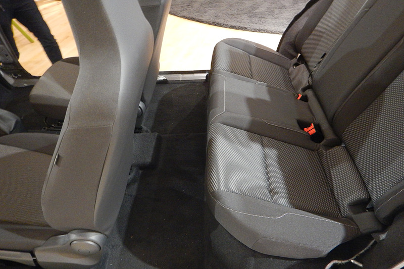 MEBを用いるID.モデルはリア側にドライブトレーンを配置（モーターをレイアウト）して後輪を駆動。フロント側にもモーターをレイアウトする4WDモデルもラインアップする。全長はゴルフよりも短く、ホイールベースはパサートよりも長いという高い居住性をうたっている