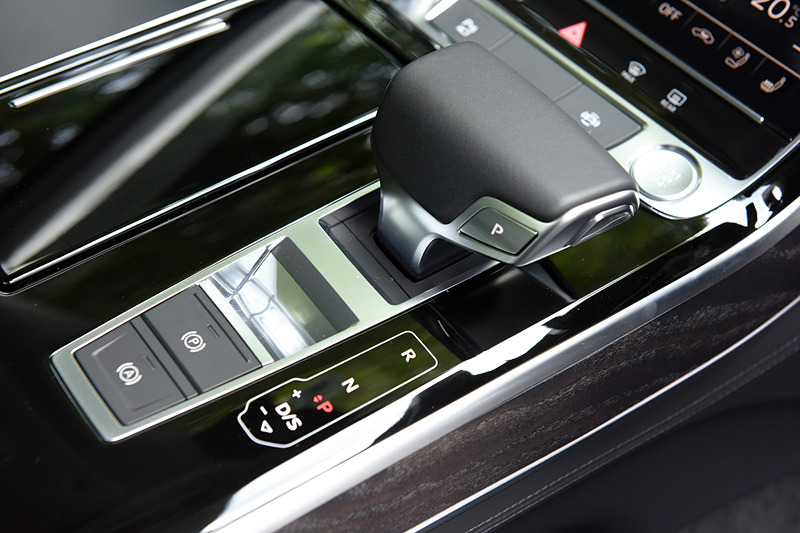 シフトノブまわり