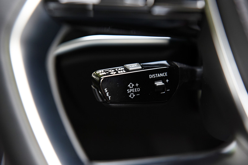 ACCのスイッチはレバータイプ