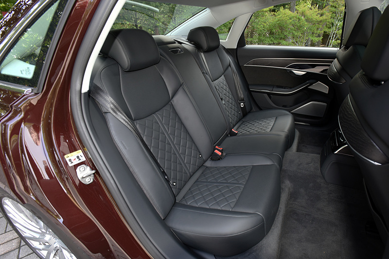 スポーツパッケージを装着すると、シートはコンフォートスポーツシートとなる