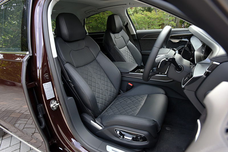 スポーツパッケージを装着すると、シートはコンフォートスポーツシートとなる