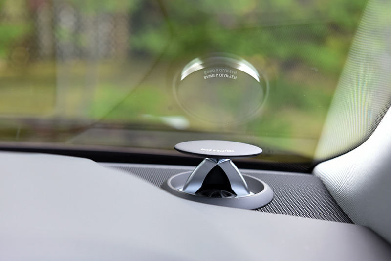 車内に23個のスピーカーを備えるオプションの「Bang＆Olufsen 3Dアドバンストサウンドシステム」（81万円）を装着