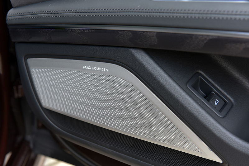 車内に23個のスピーカーを備えるオプションの「Bang＆Olufsen 3Dアドバンストサウンドシステム」（81万円）を装着