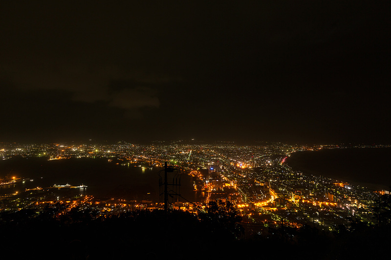 函館山から見た100万ドルの夜景は実に綺麗でした。電力不足が解消されていなかったら見れなかったかも!?