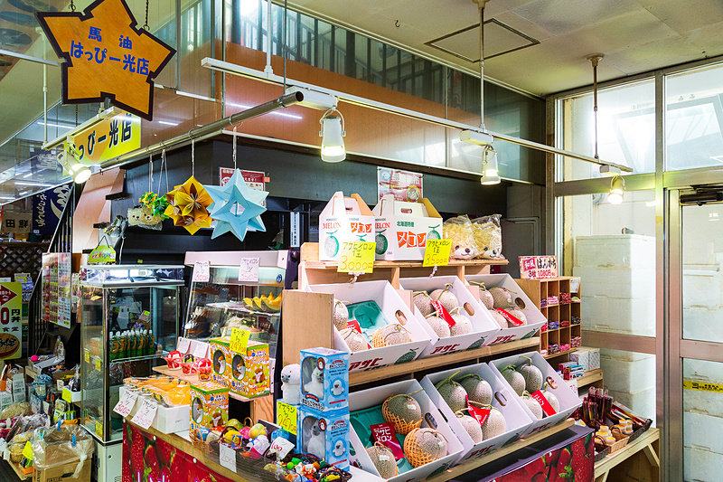 ご飯の後のデザートは、函館朝市ははっぴー光店のカットメロン（350円）。コスパよし