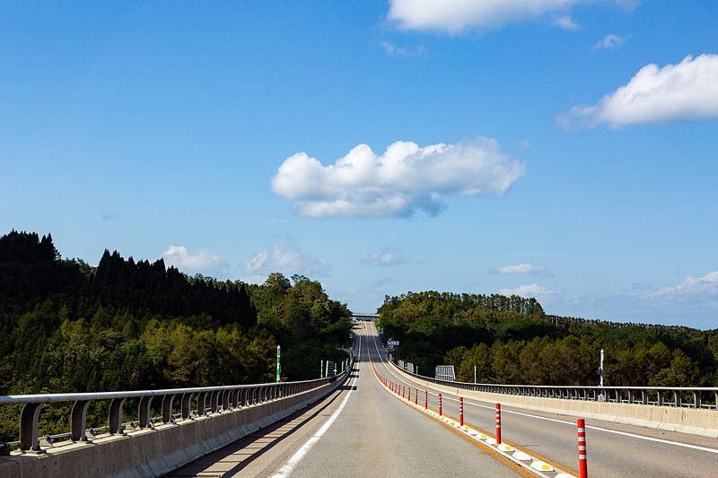 北海道らしい壮大な景色を楽しみつつ景勝地・洞爺湖方面に移動