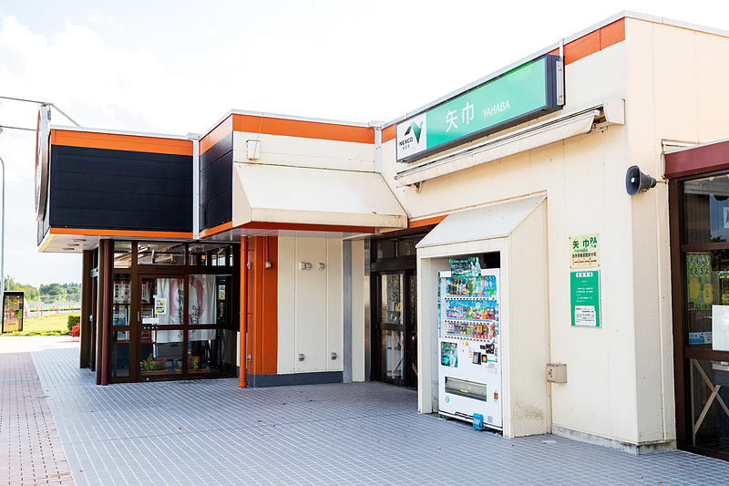 盛岡と言えば冷麺、ということで矢巾PAではやまなか家を訪れて「盛岡冷麺＆カルビ丼（小）」（1150円）をいただく。手練りの生麺で提供しているとのことで、実においしい1品でした