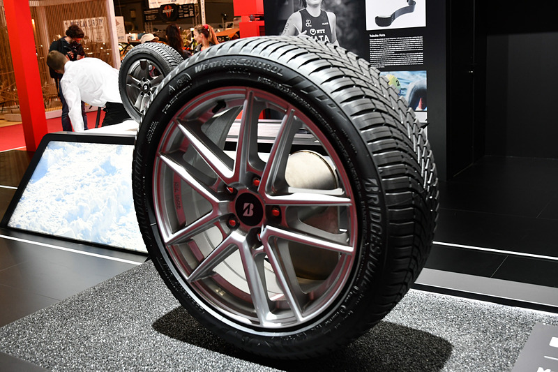 オールシーズンタイヤの「WETHER CONTROL A005」