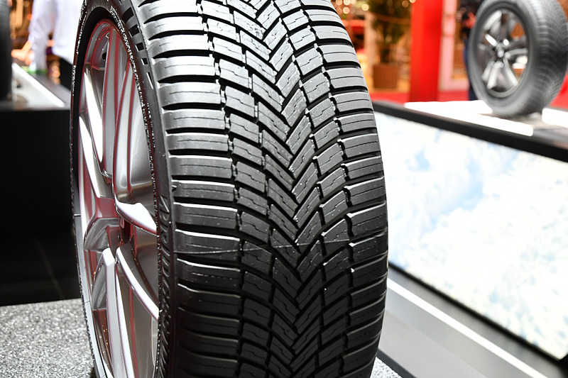 オールシーズンタイヤの「WETHER CONTROL A005」