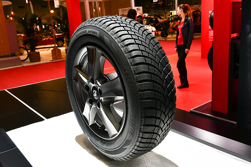 スタッドレスタイヤの「BLIZZAK LM001 EVO」