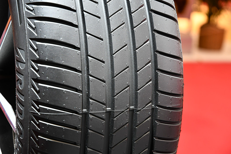 パフォーマンスタイヤの「TURANZA T005」
