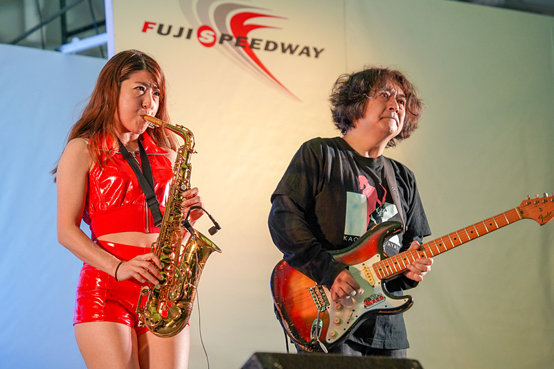 衣装を変えたりしたほか、アンコールにも応えた