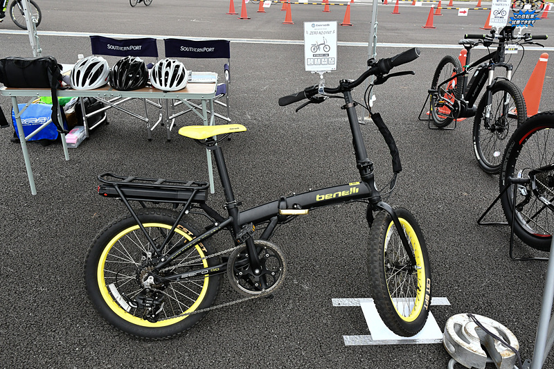 ベネリの折りたたみタイプのeバイク。折りたたみタイプでもeバイクが実現できるほどコンポーネントの開発が進んでいる