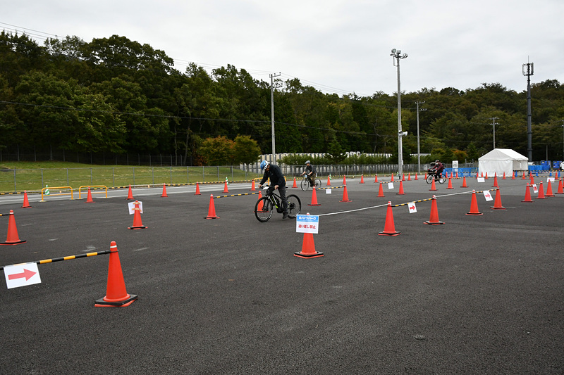 広々としたコースでeバイクの試乗を行なうことができる