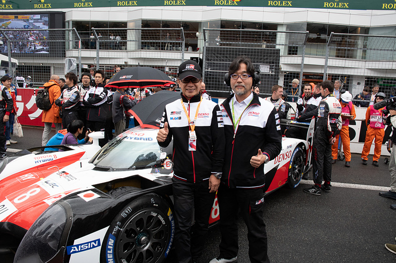 トヨタ自動車株式会社 副社長 兼 GAZOO Racing Company プレジデント 友山茂樹氏（左）とTMG 社長 村田久武氏（右）