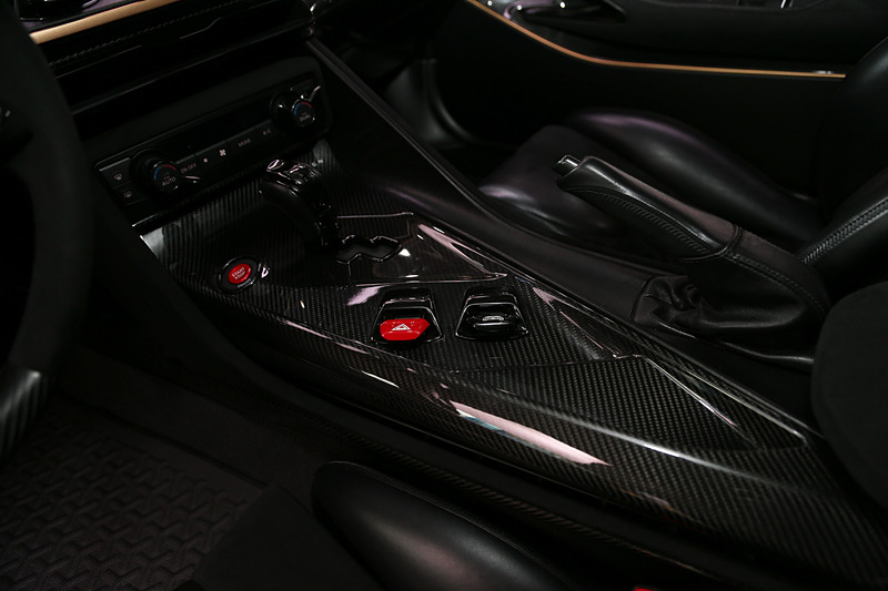 Nissan GT-R50 by Italdesignのインテリア。「トラック」「スタンダード」という2種類を用意しているとのことで、今回展示されたモデルはトラックバージョン。ステアリング位置は左のみの設定で、右ハンドル仕様の予定は現段階ではないとのこと
