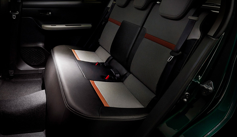 後席用LEDルームランプ（ドア開閉連動、左右2点セット）：1万4040円