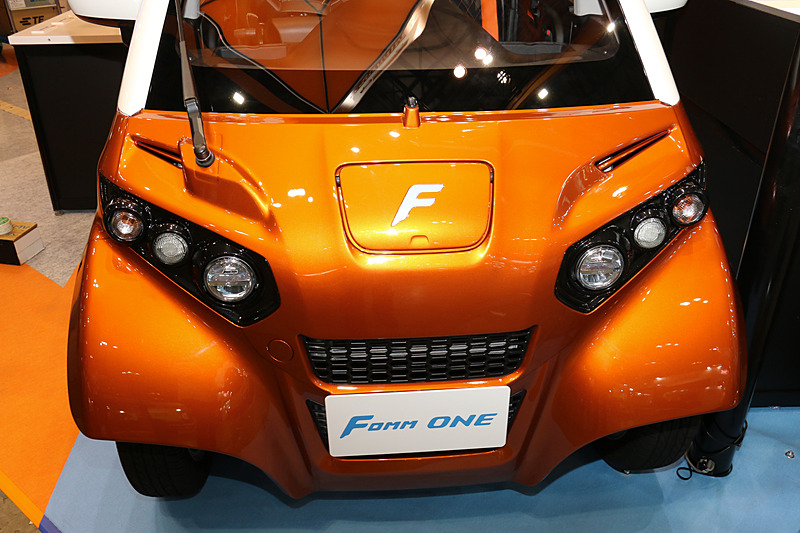 充電ポートは車内からでも目視できる車両前方に設置