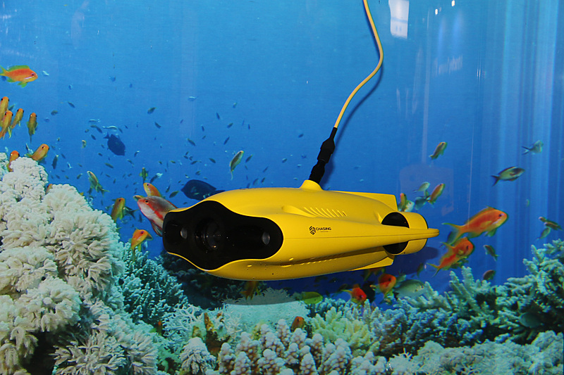 グラディウス ミニの前方には、4K動画の撮影が可能なCMOSセンサーカメラを1つ、光量を調整可能なLEDライト2つを設定する