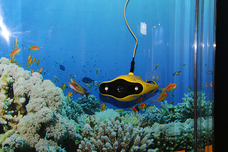 グラディウス ミニの前方には、4K動画の撮影が可能なCMOSセンサーカメラを1つ、光量を調整可能なLEDライト2つを設定する