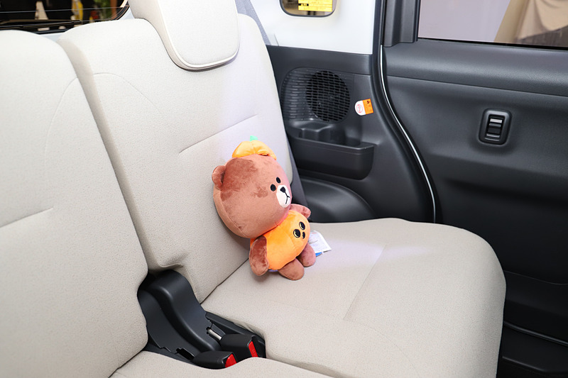 デモカー内には、LINEキャラクターのかわいいぬいぐるみも置かれていた