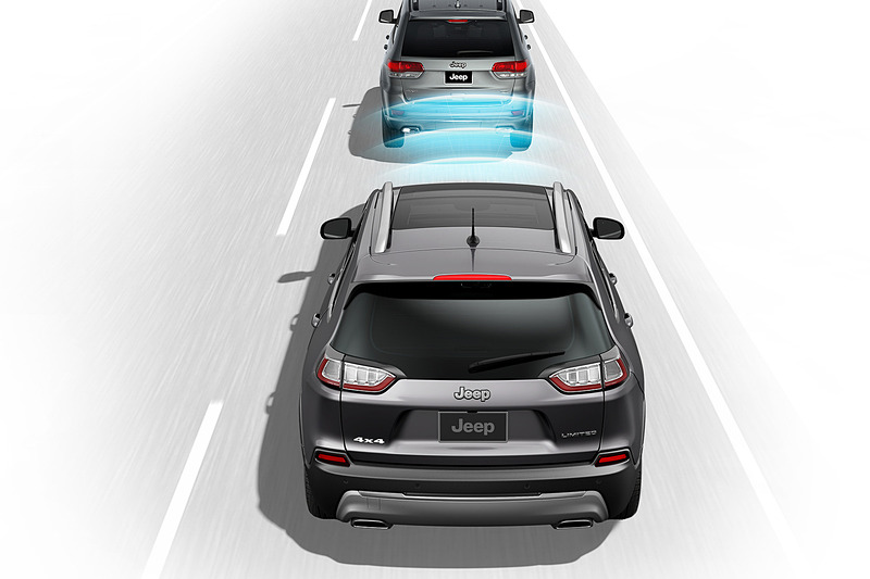 自動ブレーキ付の前面衝突警報に新たに歩行者検知機能を付加