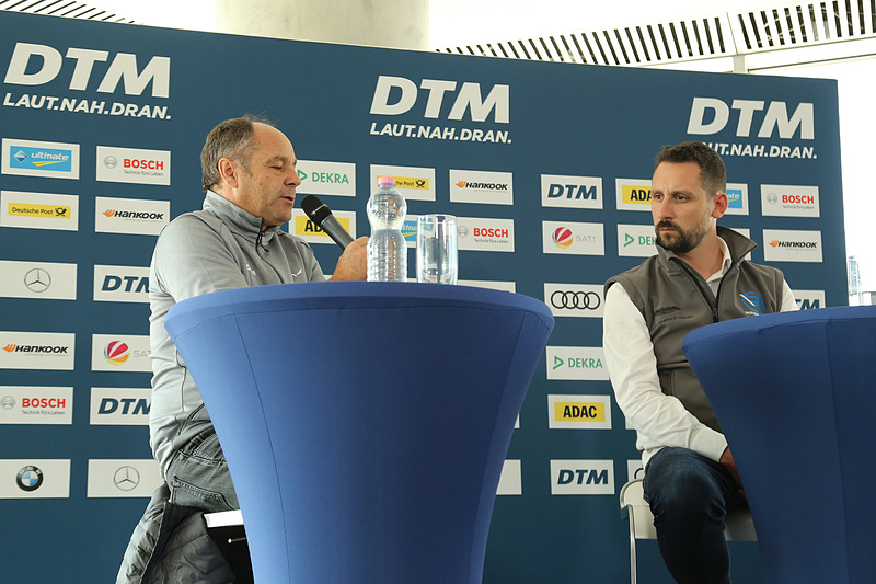 記者会見でコメントするITRのゲルハルト・ベルガー代表（左）とR モータースポーツ＆AFレーシングチームのDr.フロリアン・カーメルガー代表（右）