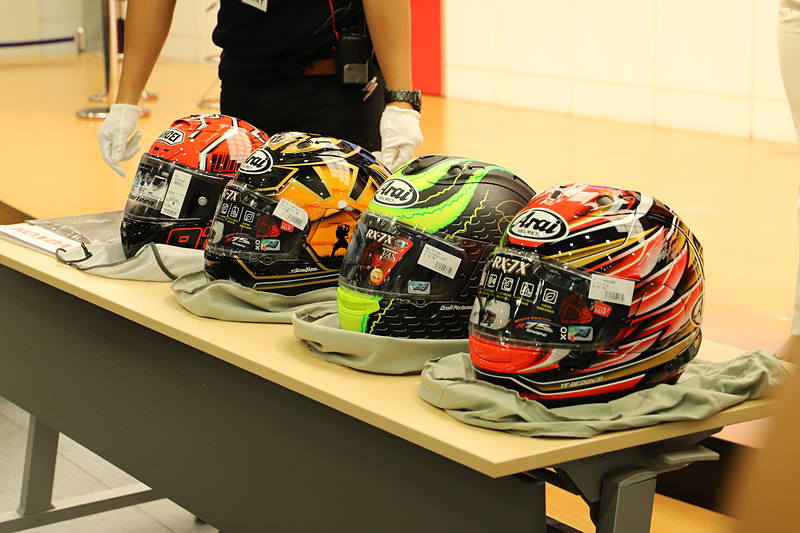 4選手のサインセットや各選手のサイン入りレプリカヘルメットがプレゼントされるじゃんけん大会も行なわれた